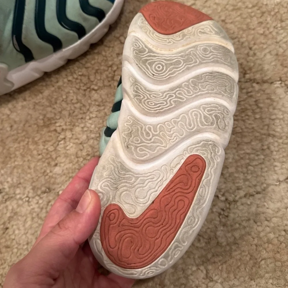 Nike easy slip
